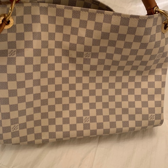 Louis Vuitton Bag - Picture 2 of 10